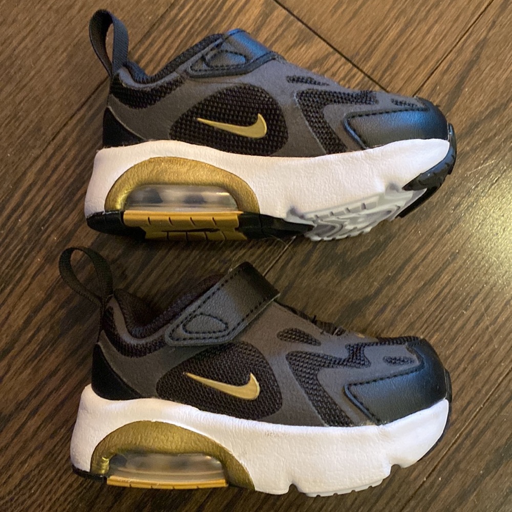 Nike Air Max 200 Velcro Sneakers